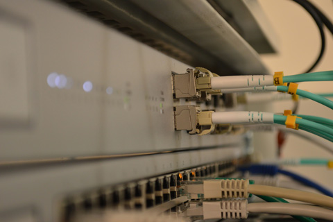 Fiber Optik VS Kabel : Mana yang terbaik?